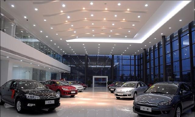 買車去4S店和二級代理經(jīng)銷商,哪個更劃算?后悔不早點(diǎn)知道